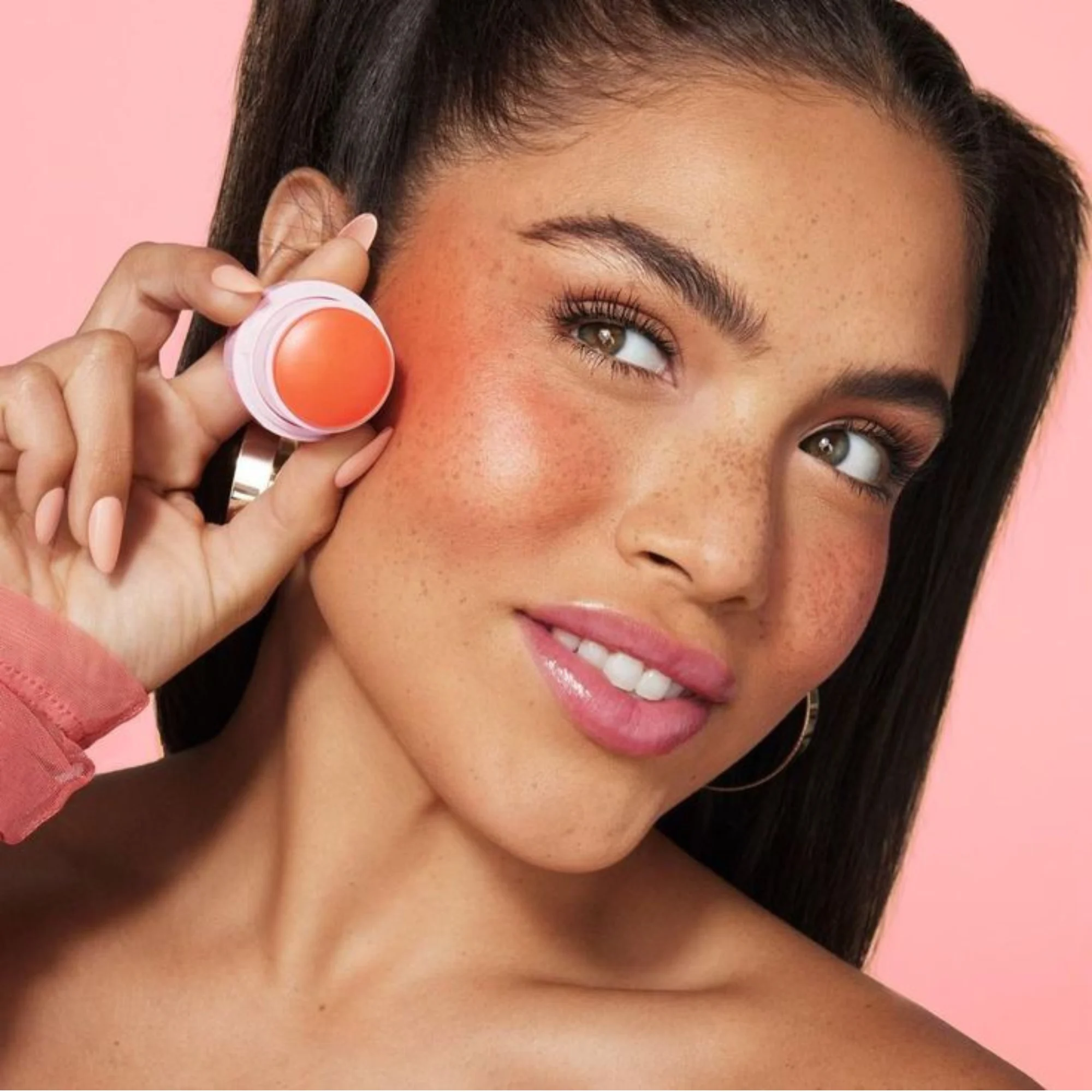 Matte-Cheeks-Blusher-Model-1-1-1.webp